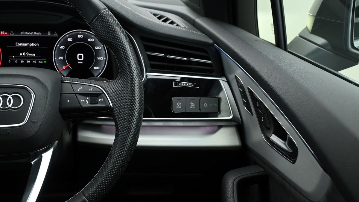 Audi Q7 Image 16