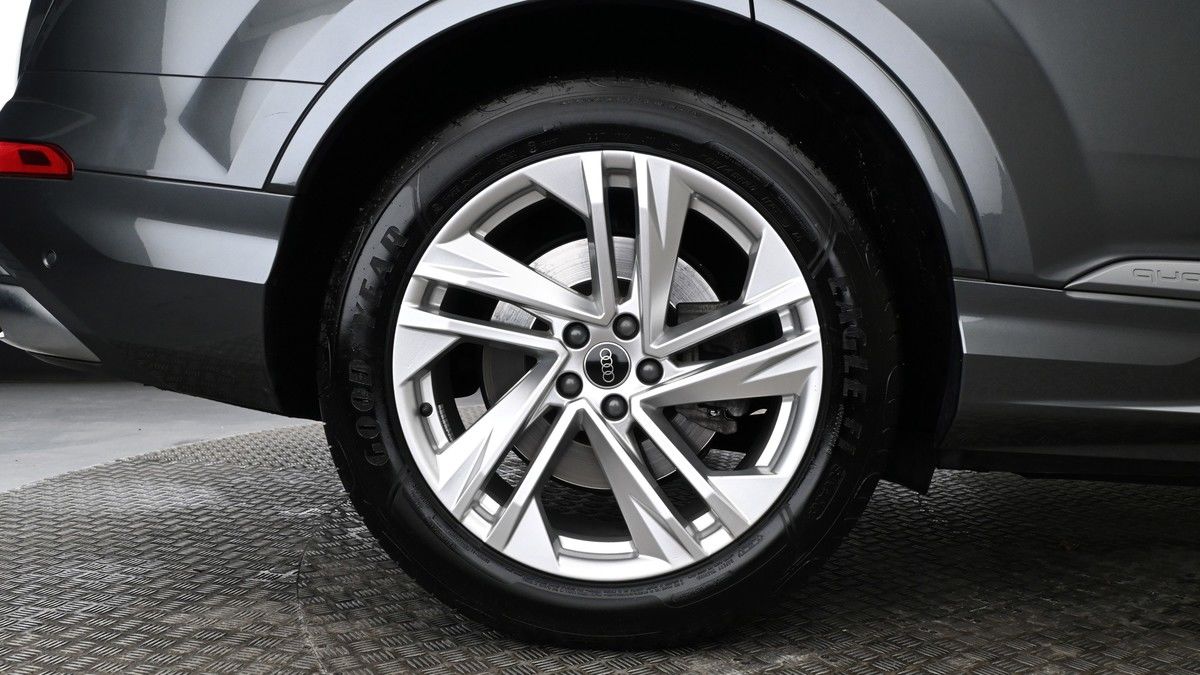 Audi Q7 Image 9