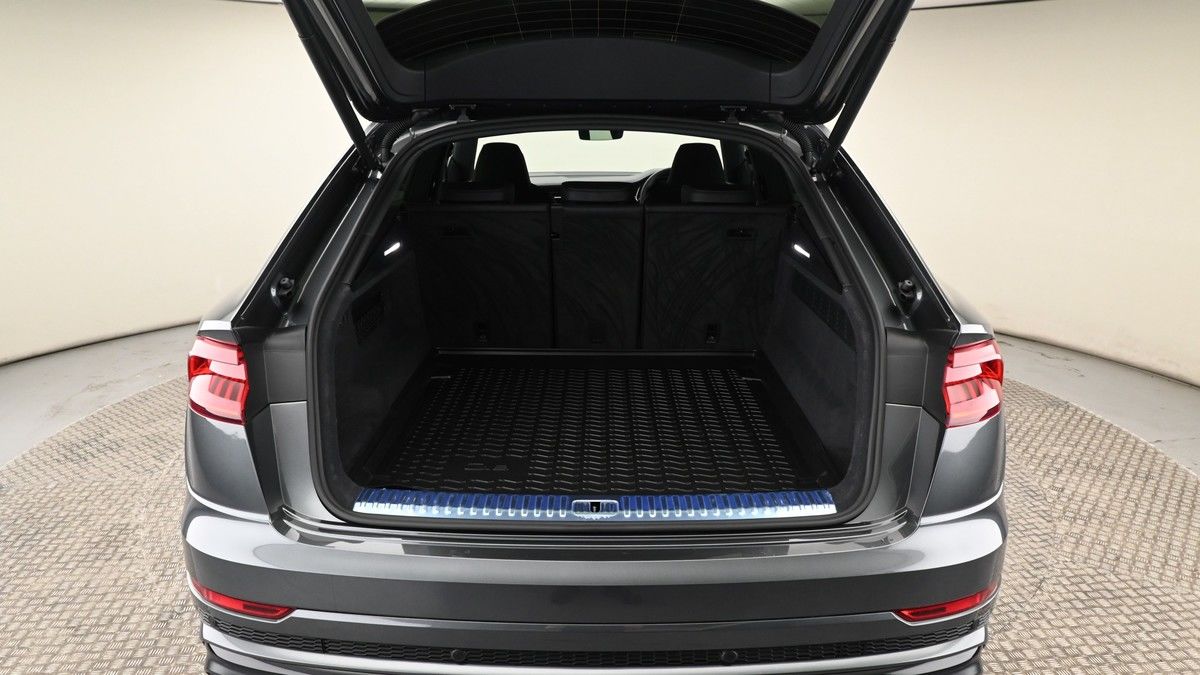 Audi SQ8 Image 9