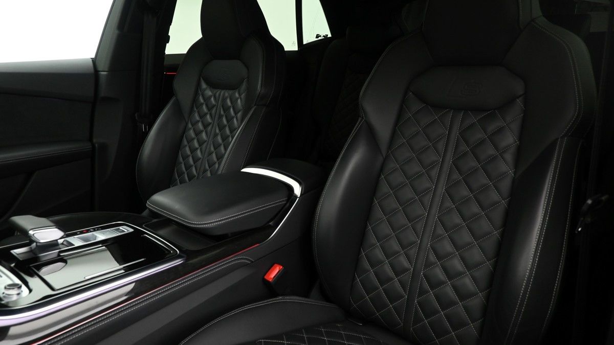 Audi SQ8 Image 3