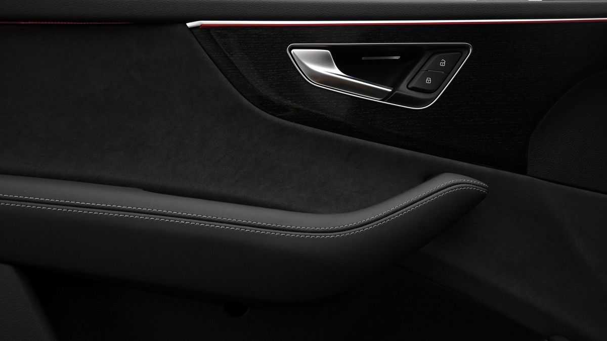 Audi SQ8 Image 12