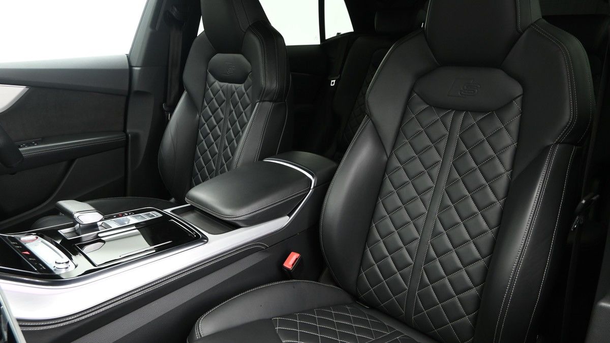 Audi SQ8 Image