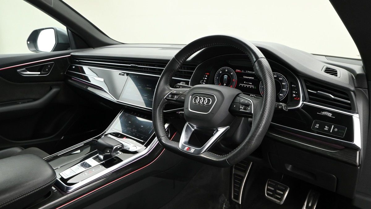 More views of Audi Q8