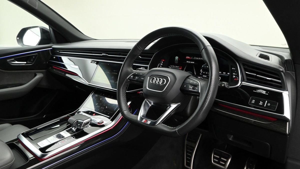 Audi SQ8 Image 3