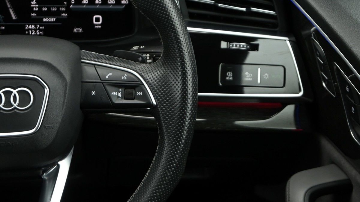 Audi SQ8 Image 16