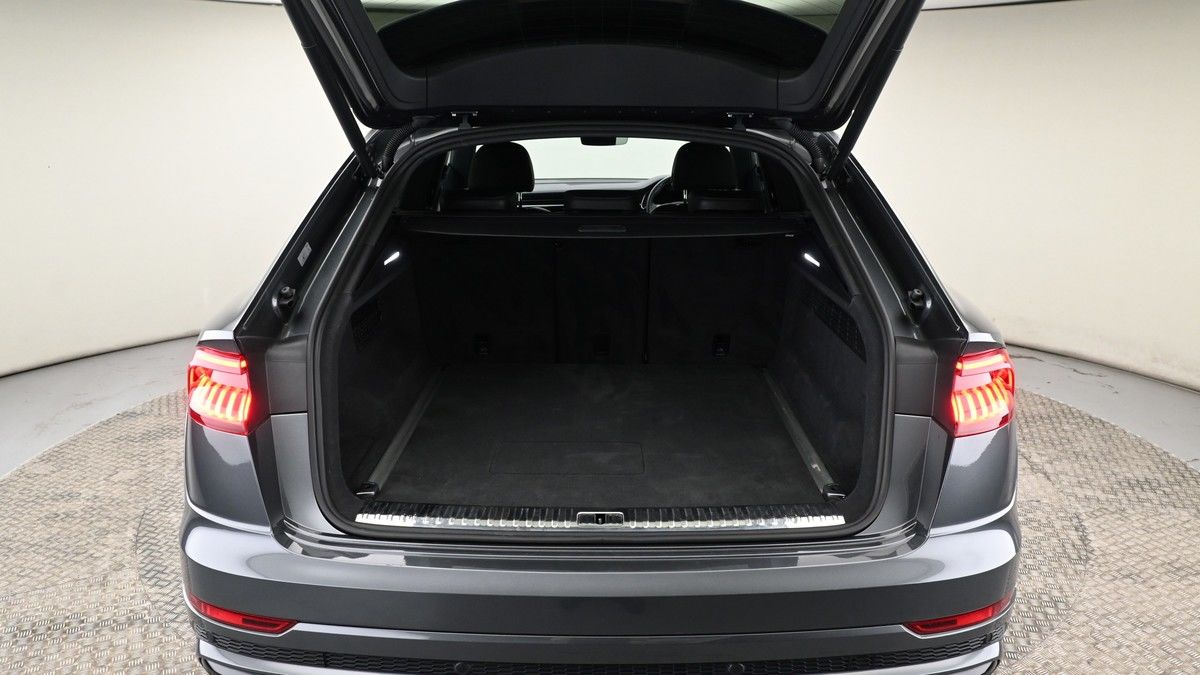 Audi Q8 Image 9