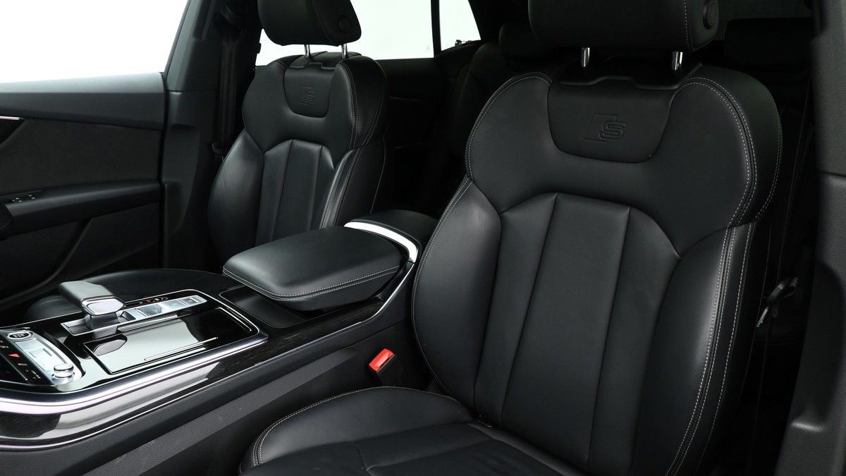 Audi Q8 Image 3