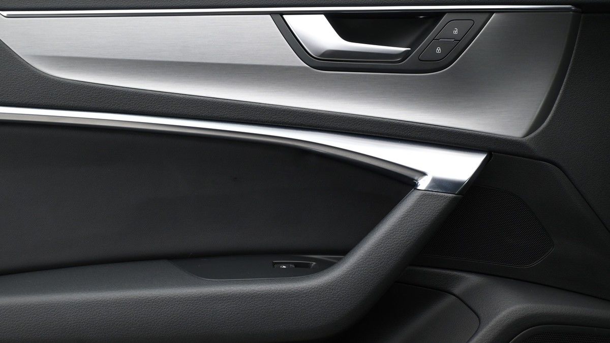 Audi A6 Avant Image 13