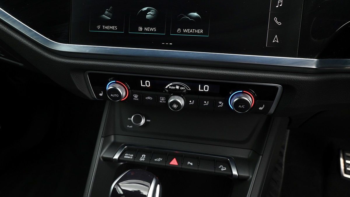 Audi Q3 Image 12