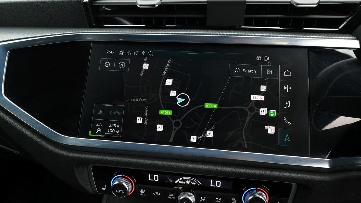 Audi Q3 Image 11