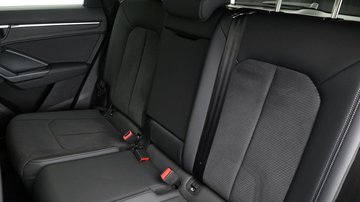 Audi Q3 Image 5