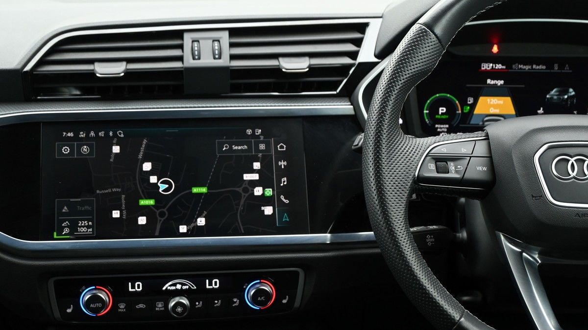 Audi Q3 Image 15