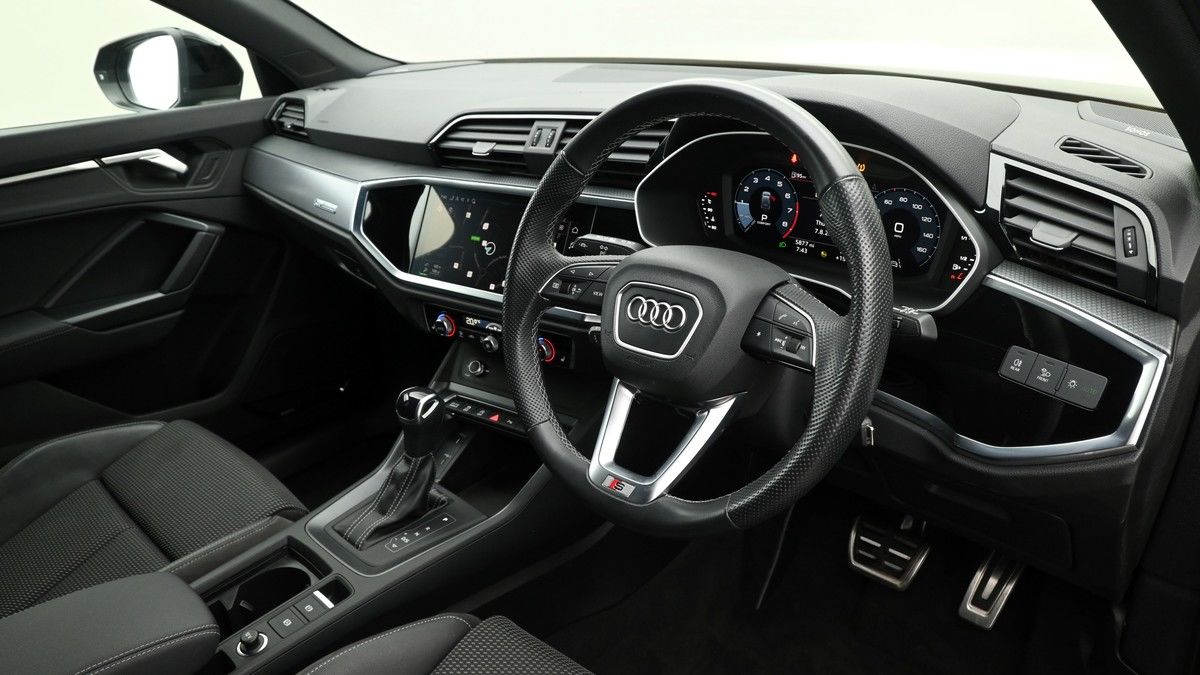 Audi Q3 Image 3