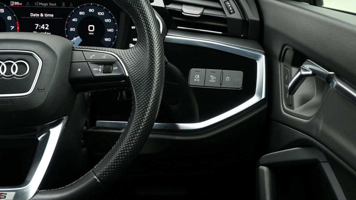 Audi Q3 Image 16