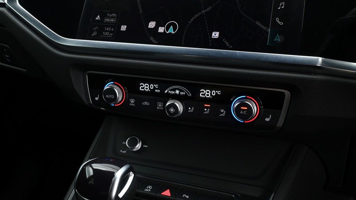 Audi Q3 Image 11