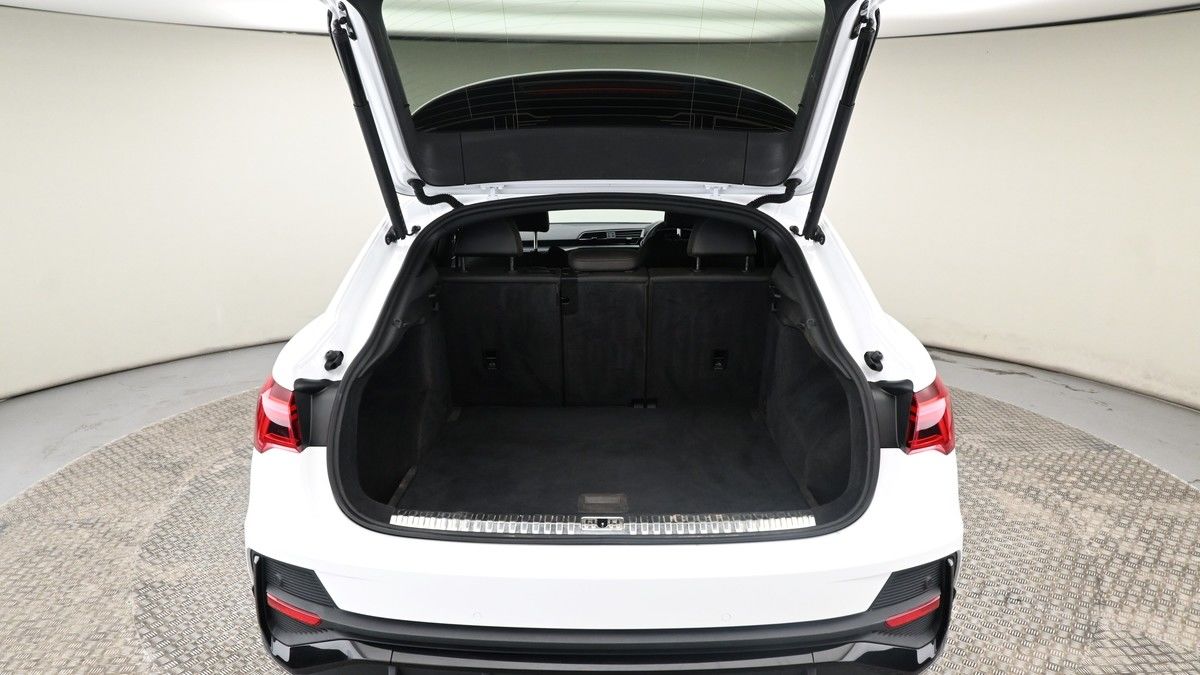 Audi Q3 Image 9