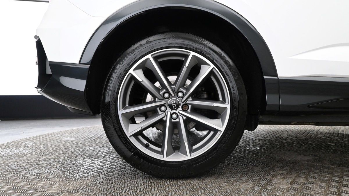 Audi Q3 Image 8