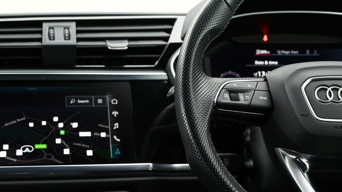 Audi Q3 Image 14