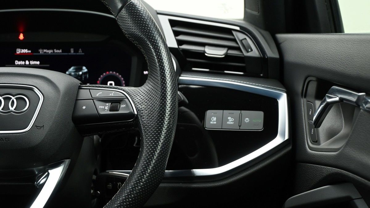 Audi Q3 Image 15