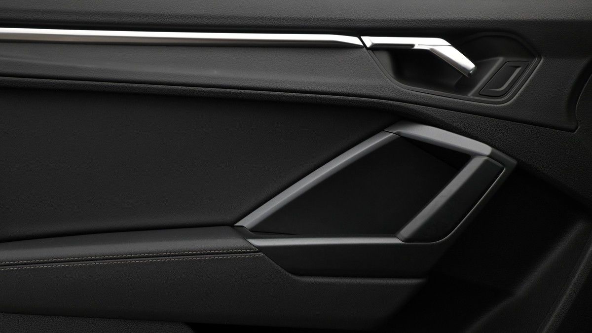 Audi Q3 Image 12