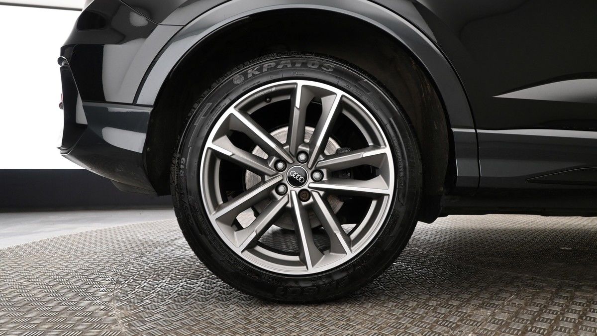 Audi Q3 Image 8