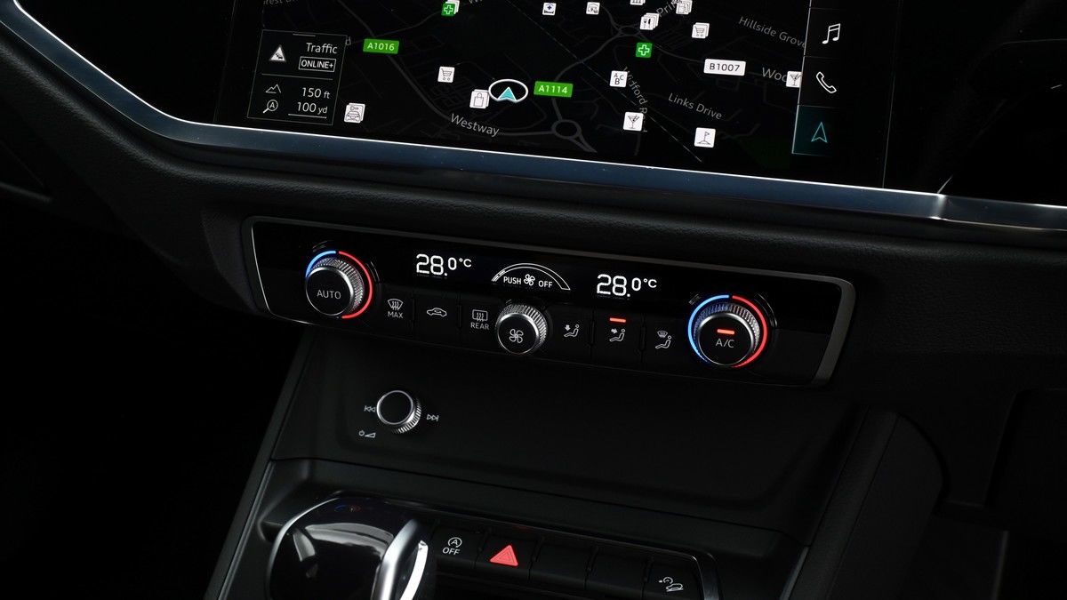 Audi Q3 Image 11