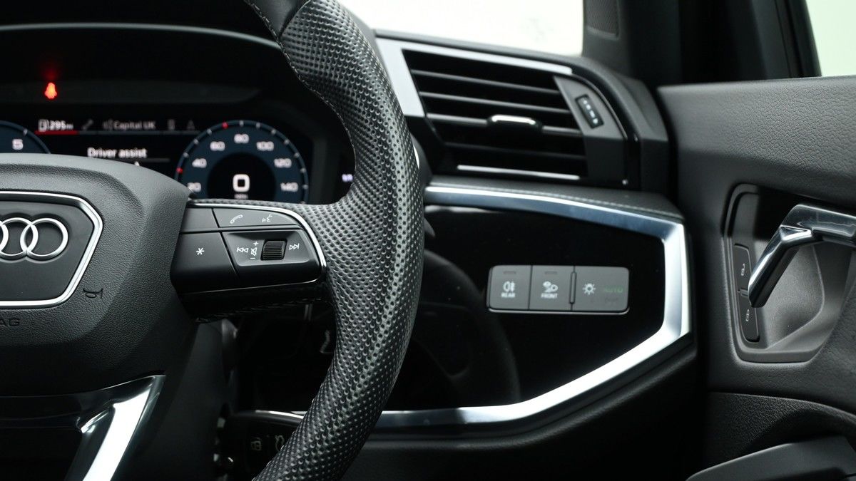 Audi Q3 Image 15