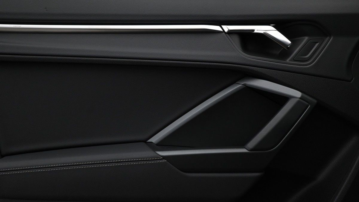 Audi Q3 Image 12