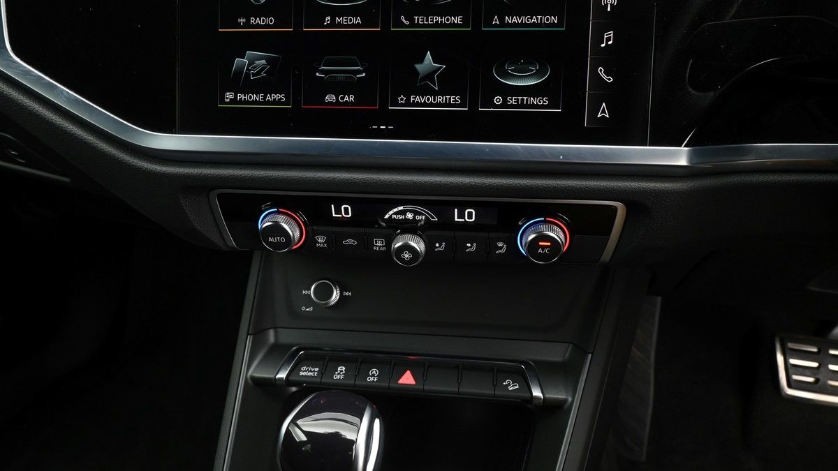 Audi Q3 Image 12
