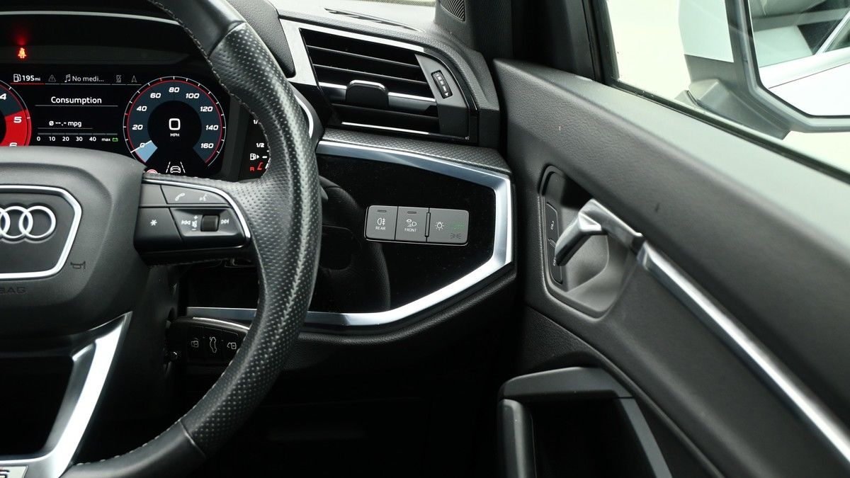 Audi Q3 Image 16