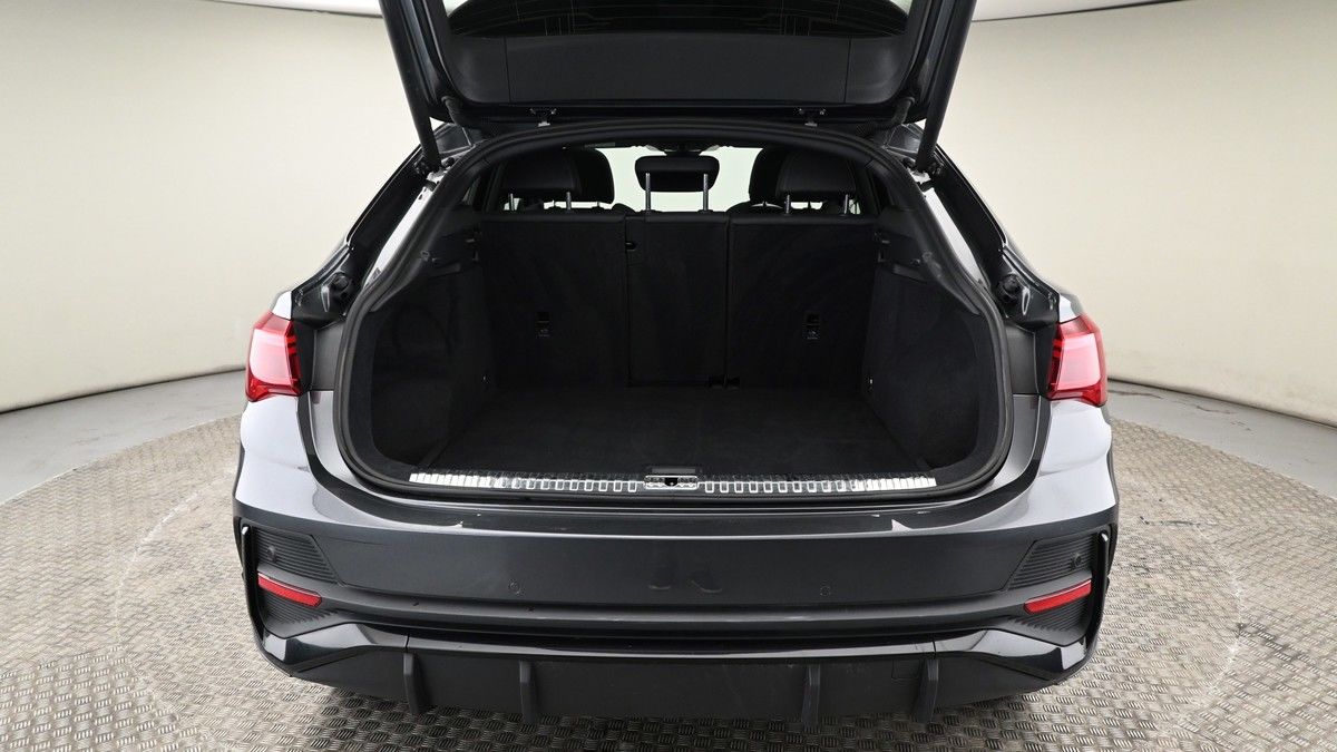 Audi Q3 Image 10