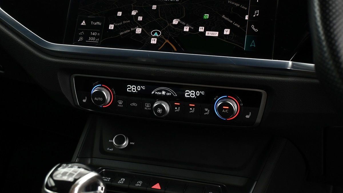 Audi Q3 Image 11