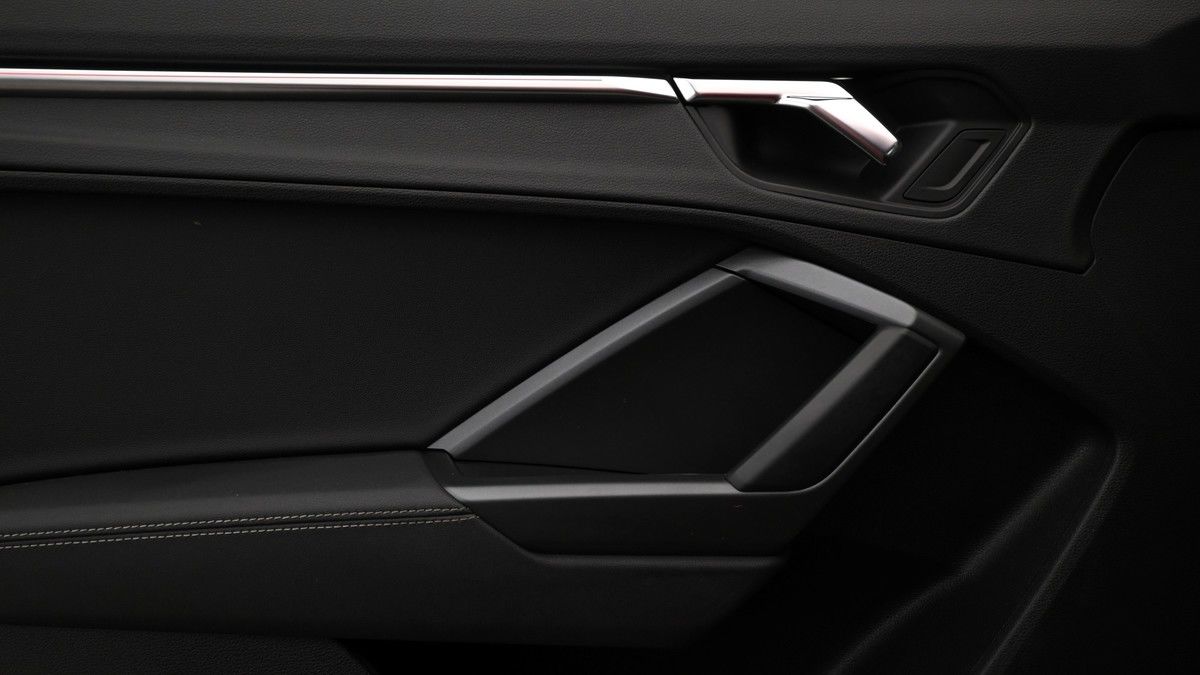 Audi Q3 Image 12