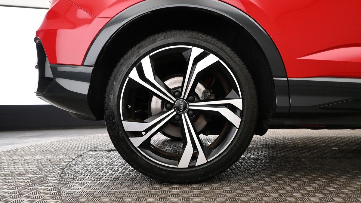 Audi Q3 Image 8
