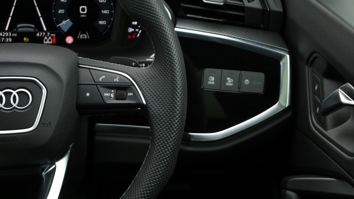Audi Q3 Image 17