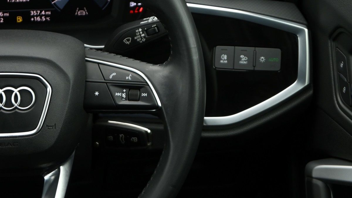 Audi Q3 Image 16