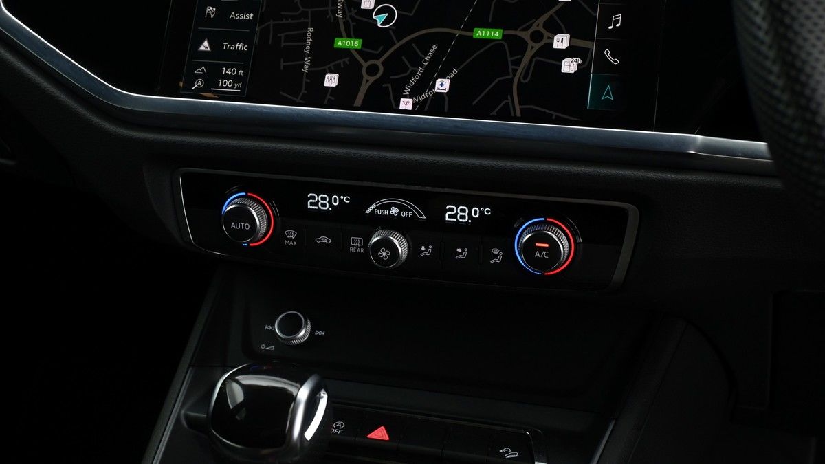 Audi Q3 Image 11