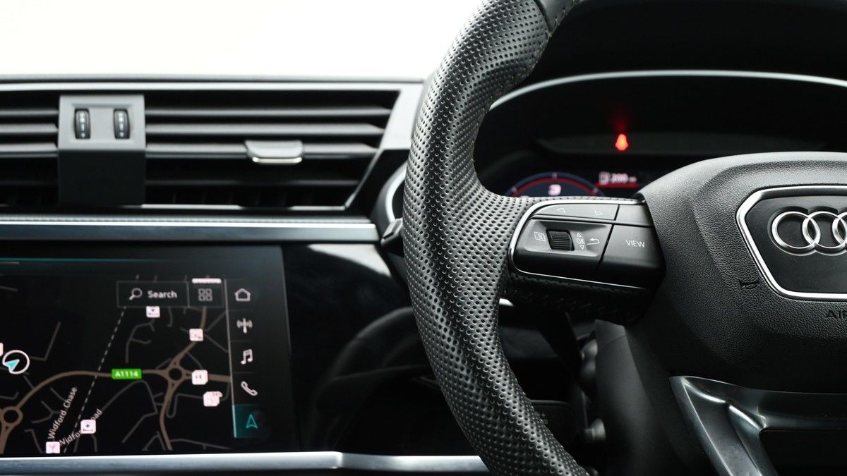 Audi Q3 Image 14