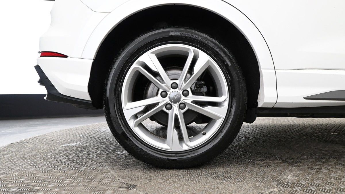 Audi Q3 Image 8