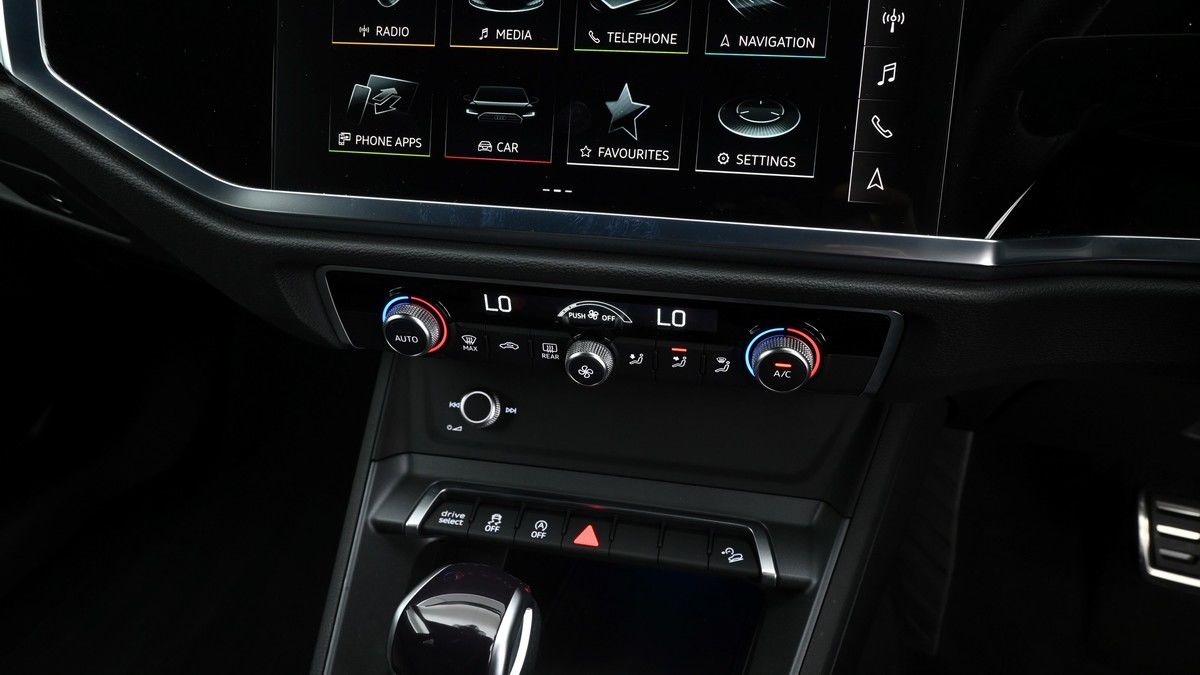 Audi Q3 Image 12