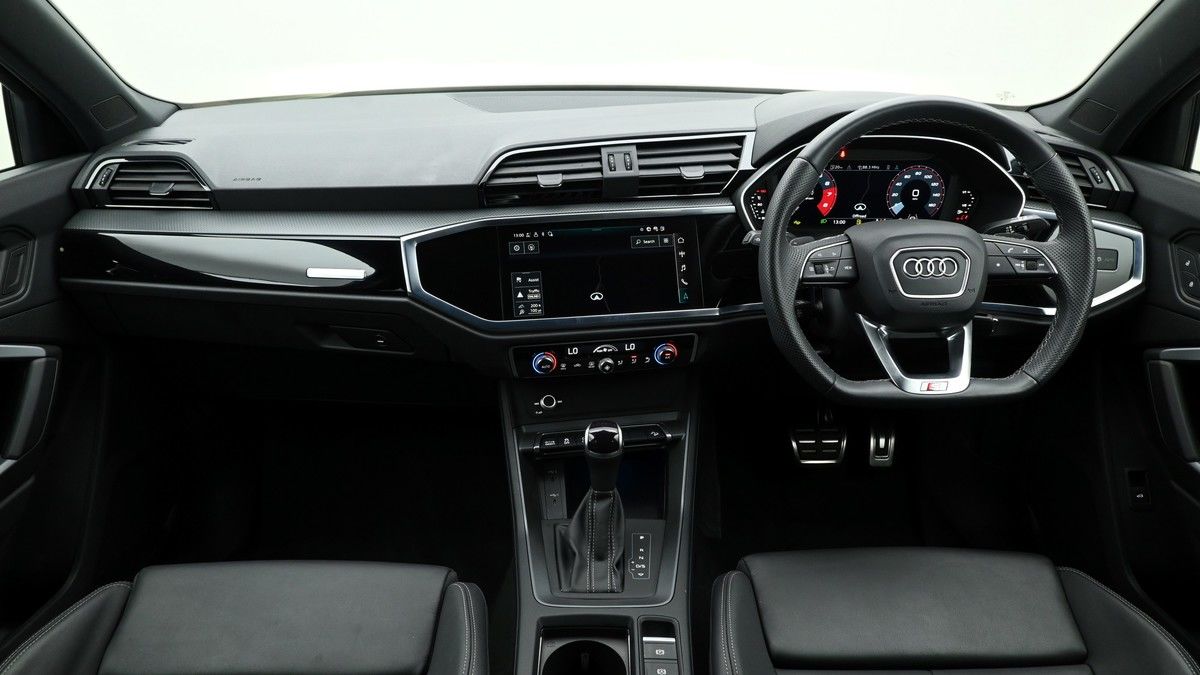 Audi Q3 Image 14