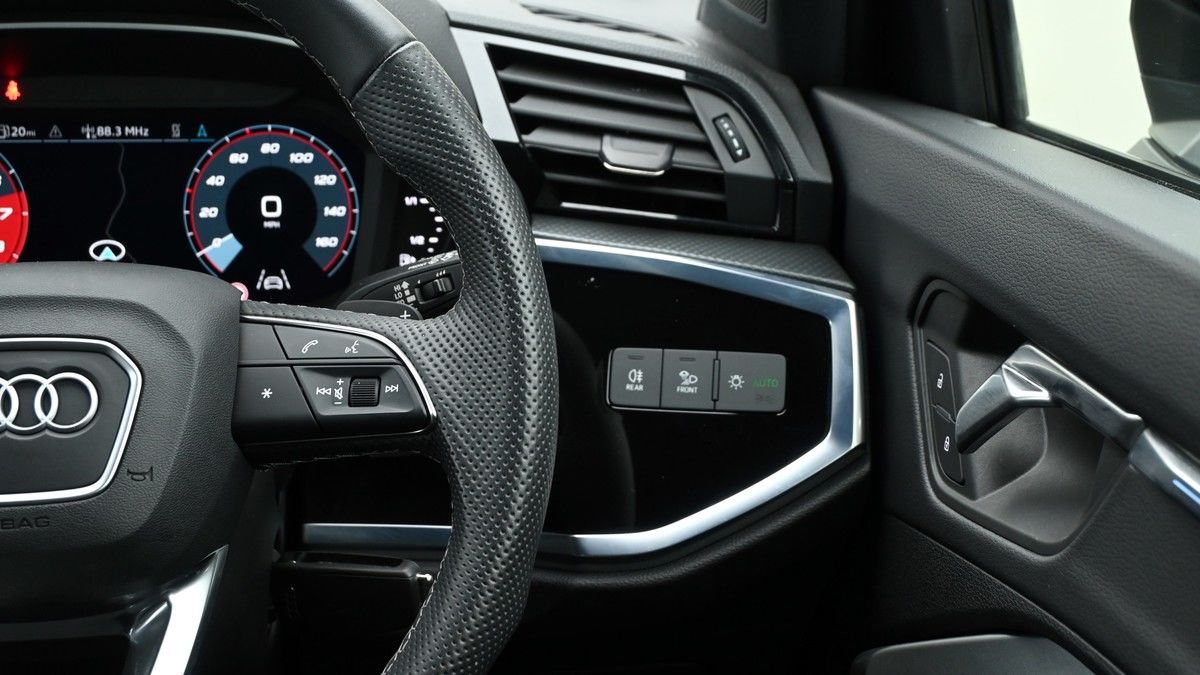 Audi Q3 Image 16