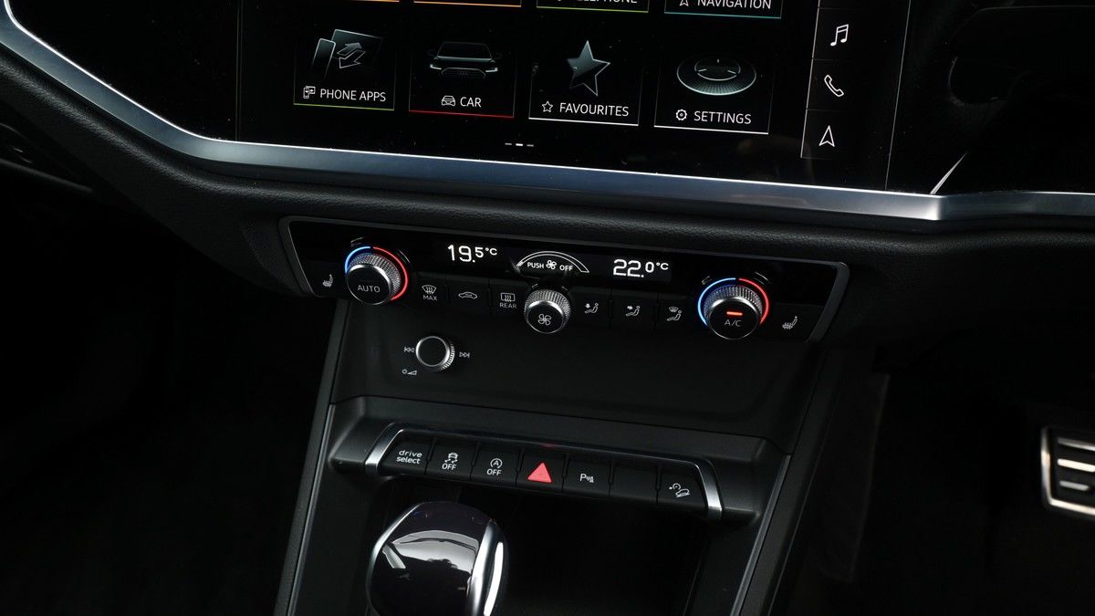 Audi Q3 Image 12