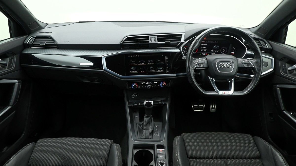 Audi Q3 Image 14