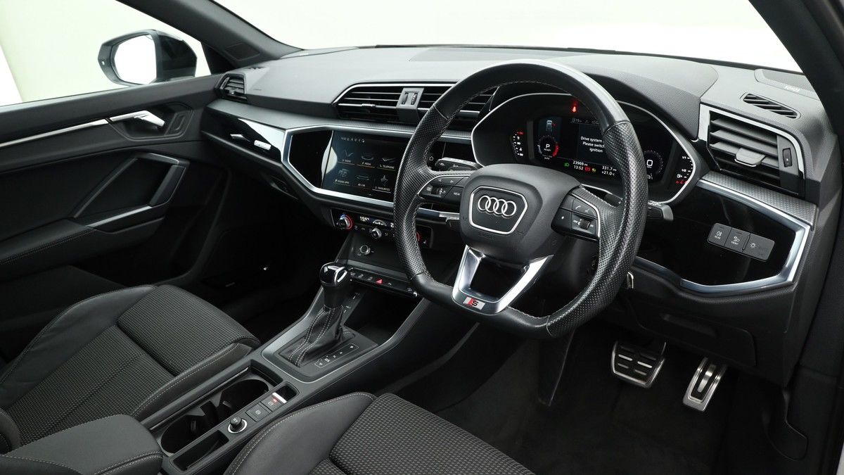 Audi Q3 Image 3