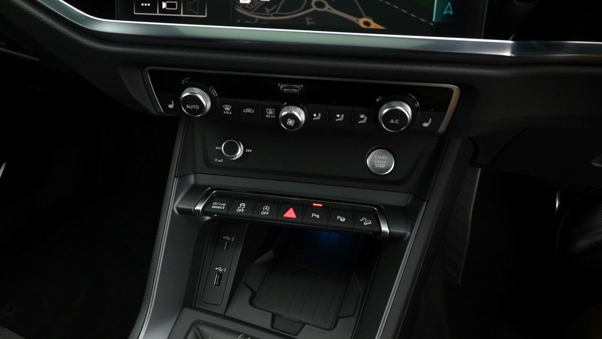 Audi Q3 Image 12