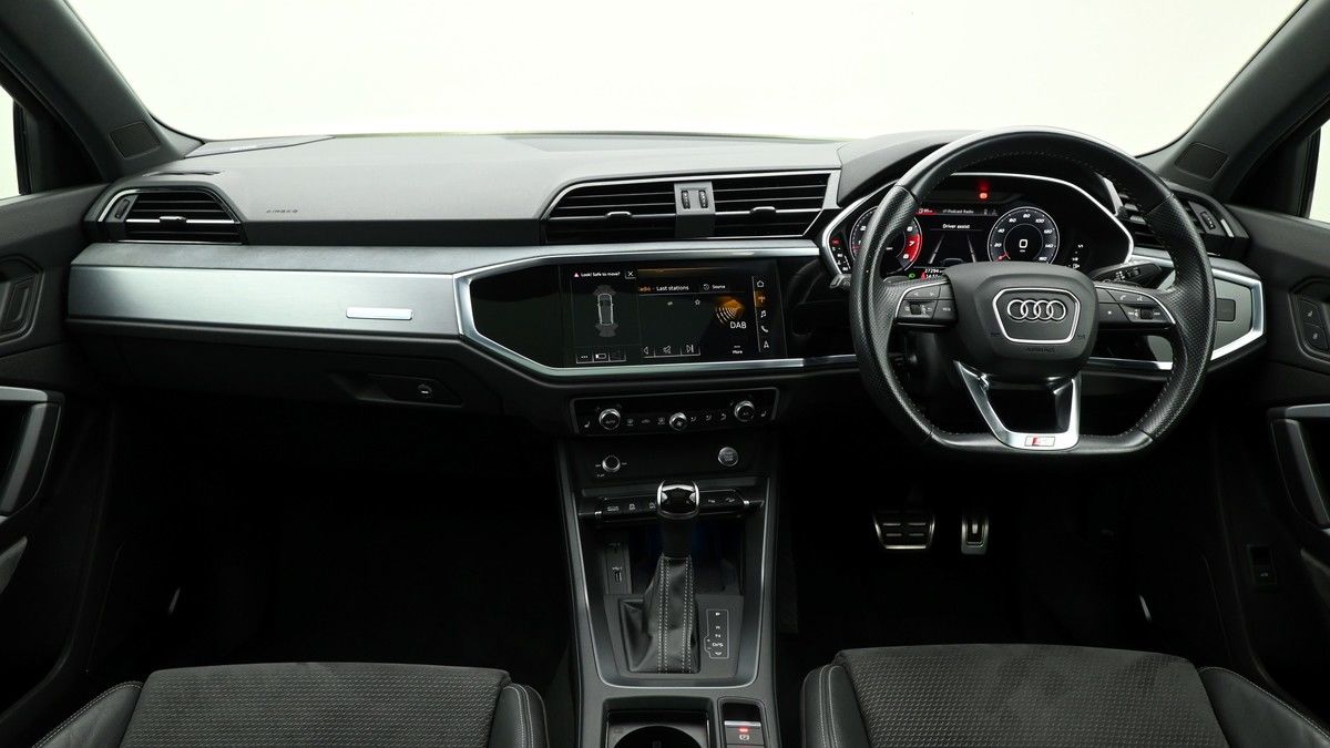 Audi Q3 Image 14