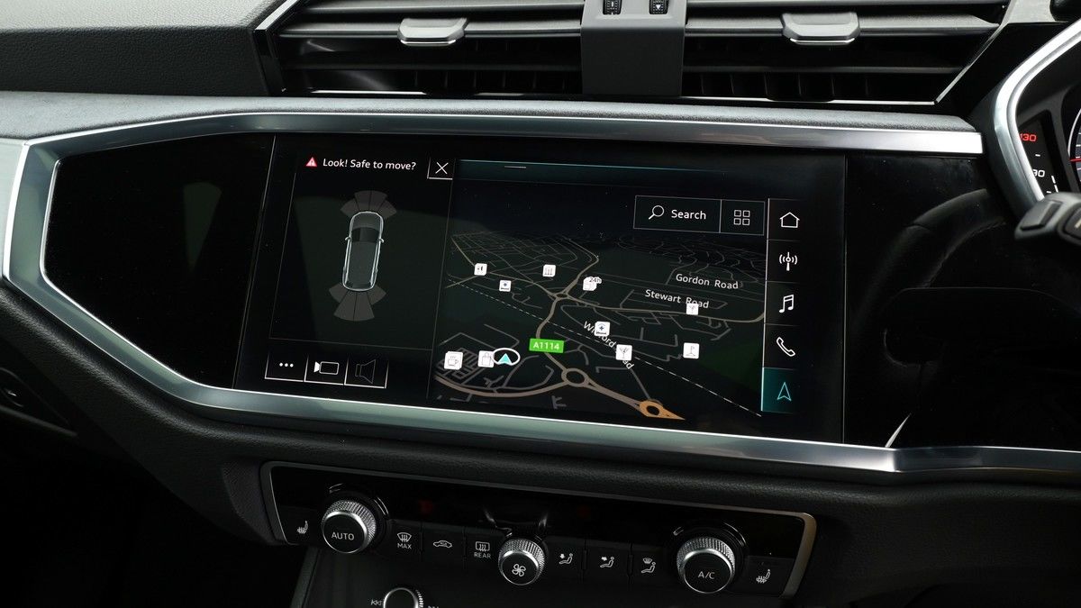 Audi Q3 Image 11