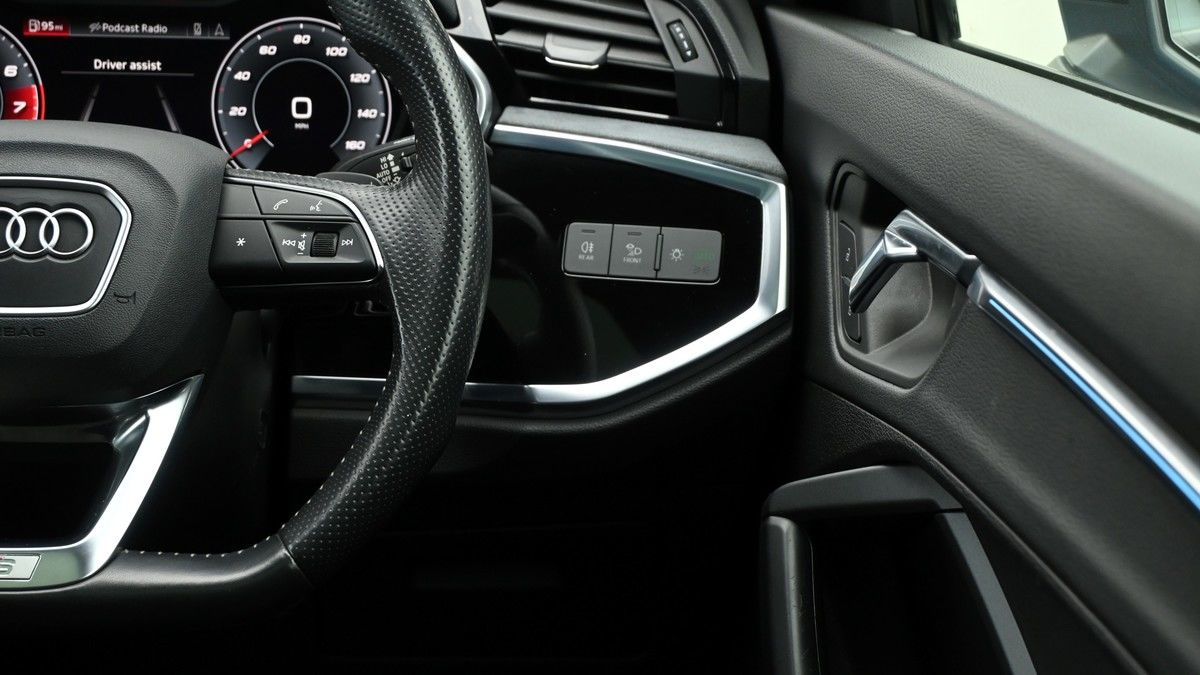Audi Q3 Image 16