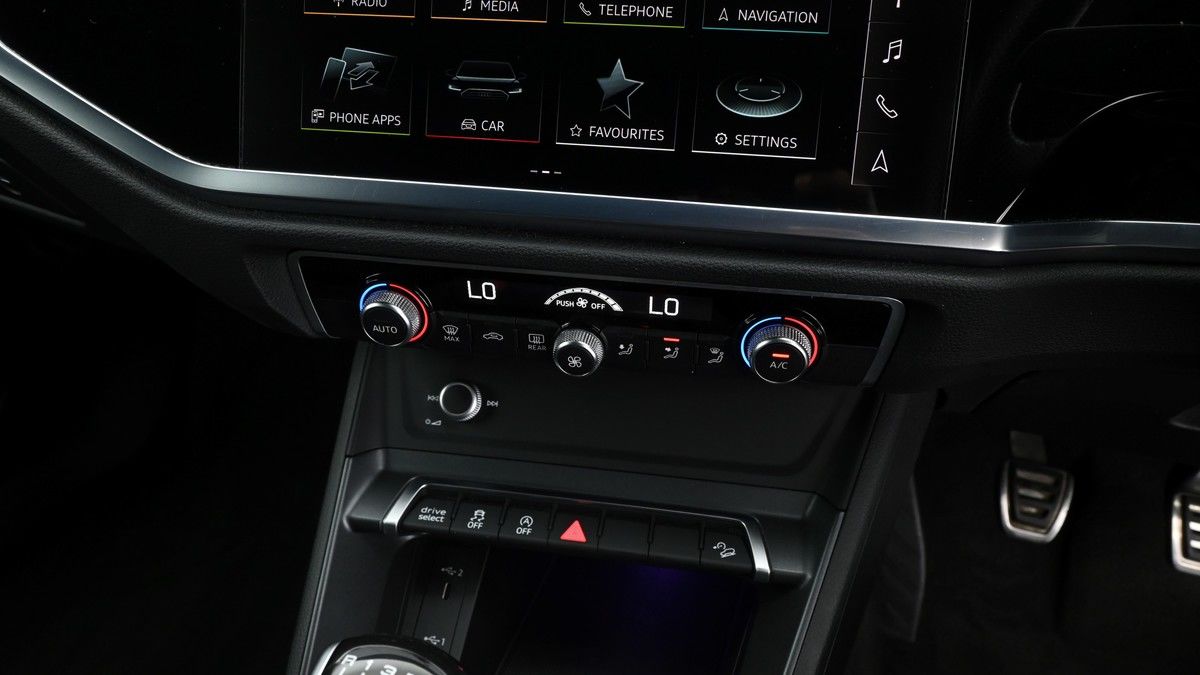 Audi Q3 Image 12